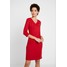 More & More DRESS SHORT Sukienka etui granate red M5821C0FA