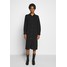 Monki JAMIE DRESS Sukienka jeansowa black dark MOQ21C06Q