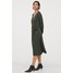 H&M Kopertowa sukienka z krepy 0665481011 Ciemna zieleń khaki
