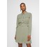 Rich & Royal DRESS WITH BELT Sukienka koszulowa safari green RI521C030