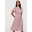 H&M Plisowana sukienka z szyfonu 0865470002 Różowy