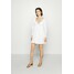 Who What Wear THE DRAMATIC SLEEVE MINI DRESS Sukienka letnia white WHF21C00A