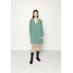 Monki TORBORG DRESS Sukienka letnia green irrydot MOQ21C09C