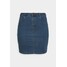 Vero Moda Curve VMHOT PENCIL SKIRT Spódnica mini medium blue denim VEE21B009