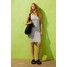 H&M Sukienka z dżerseju w prążki 0991209002 Jasnoszary