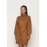 Fashion Union Petite LEOTI BELTED MOCK NECK DRESS Sukienka dzianinowa brown FAE21C046