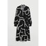 H&M Kopertowa sukienka do łydki 0912100007 Czarny/Biały wzór