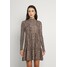 Forever New SOPHIE LONG SLEEVE SMOCK DRESS Sukienka z dżerseju light brown FOD21C0E5
