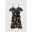 H&M Kopertowa sukienka z falbanami 0643193002 Czarny/Różowe kwiaty
