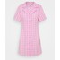 Monki Sukienka koszulowa pink check MOQ21C0AB-J11