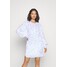 IN THE STYLE TERRIE MCEVOY WHITE SEQUIN WRAP DRESS Sukienka letnia white I0421C05C-A11