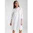 Mads Nørgaard DELMISSA Sukienka koszulowa white M1421E00O