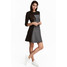H&M Sukienka z dżerseju w prążki 0433252005 Ciemnoszary