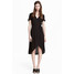 H&M Kopertowa sukienka z krepy 0483063006 Czarny