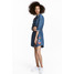 H&M Dżinsowa sukienka z haftem 0544204001 Niebieski denim