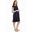 H&M MAMA Satynowa sukienka 0532006001 Ciemnoniebieski