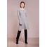 81hours Studio BOATNECK DRESS Sukienka dzianinowa mid grey melange H8121C004