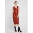 Vivienne Westwood Anglomania VIRGINIA DRESS Sukienka etui rust VW621C02S