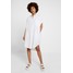Monki WANNA DRESS Sukienka koszulowa white MOQ21C03D