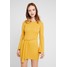 Missguided Petite O RING BELTED MINI DRESS Sukienka z dżerseju mustard M0V21C071