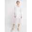 Rich & Royal ROMANTIC DRESS Długa sukienka pearl white RI521C029