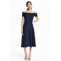 H&M Sukienka z odkrytymi ramionami 0398041010 Ciemnoniebieski