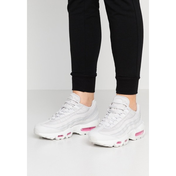 Nike Sportswear AIR MAX 95 SE Sneakersy niskie vast grey/psychic pink/summit white NI111A08M