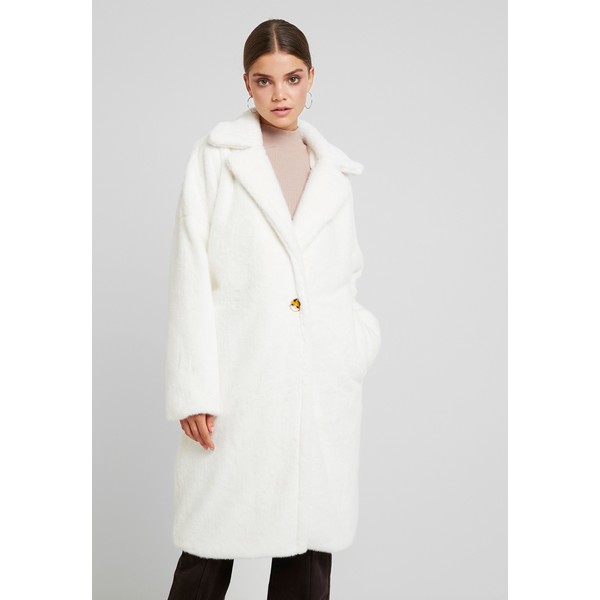 Missguided LONG LINE SHORT FUR COAT Płaszcz wełniany /Płaszcz klasyczny white M0Q21U01H
