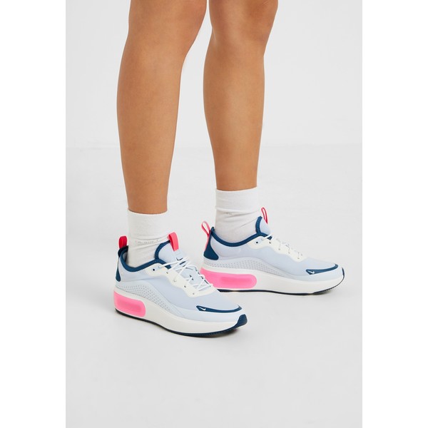 Nike Sportswear AIR MAX DIA Sneakersy niskie half blue/summit white/blue force/hyper pink NI111A0E5