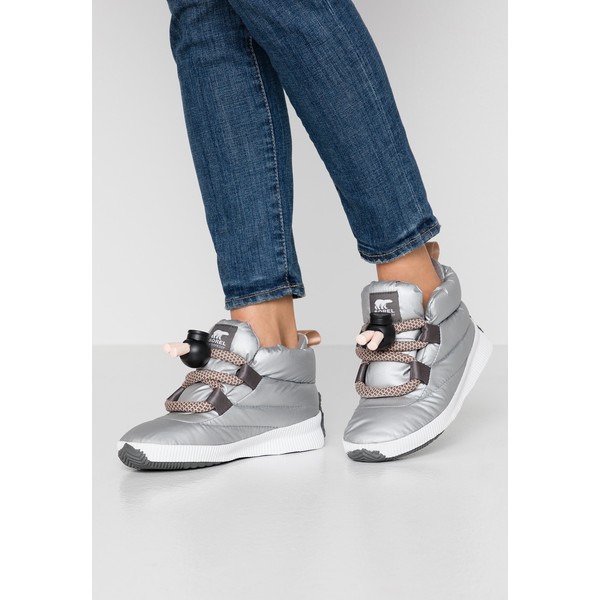 Sorel OUT N ABOUT™ PUFFY LACE Śniegowce pure silver SO611X01A