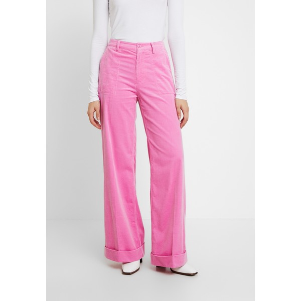 Samsøe Samsøe KELLY TROUSERS Spodnie materiałowe bubble gum pink SA321A033