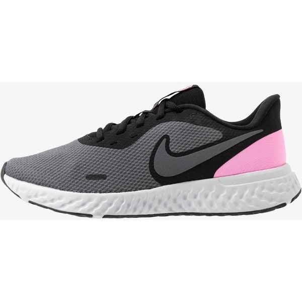 Nike Performance REVOLUTION 5 Obuwie do biegania treningowe black/psychic pink/dark grey N1241A0VO