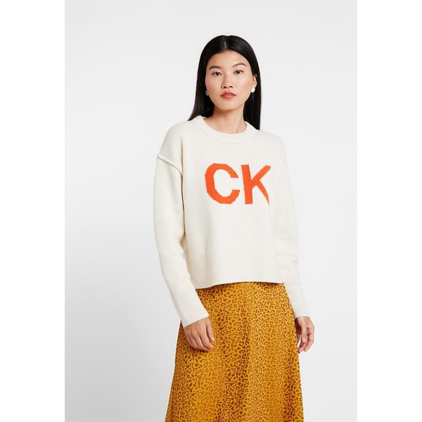 Calvin Klein Jeans SWEATER Sweter egret/orangeade C1821I028