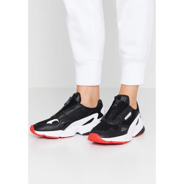 adidas Originals FALCON ZIP Sneakersy niskie core black/footwear white/red AD111A0WF