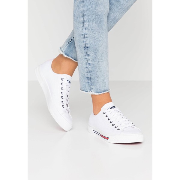 Tommy Jeans CLASSIC Sneakersy niskie white TOB11A02B