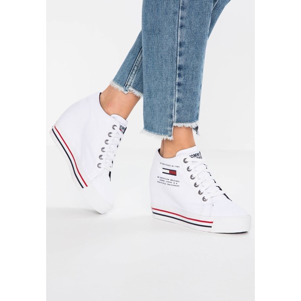 Tommy Jeans WEDGE CASUAL Sneakersy wysokie white TOB11N00A