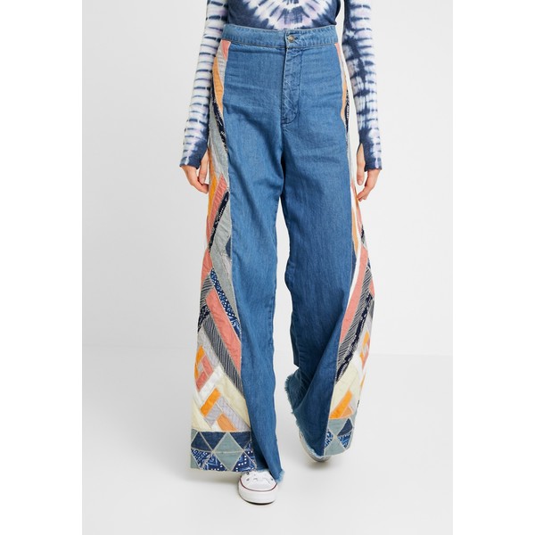 Free People STICK BY YOUR SIDE PATCHE Jeansy Dzwony navy FP021N00O