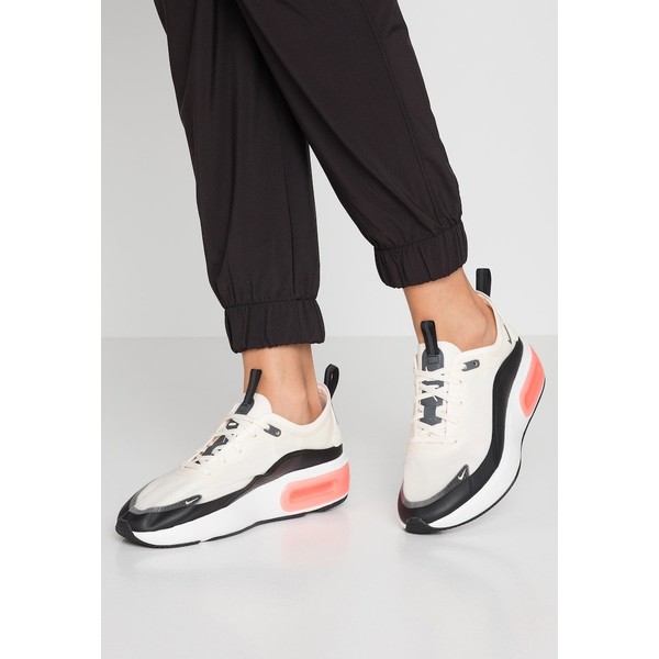 Nike Sportswear AIR MAX DIA SE Sneakersy niskie pale ivory/black/summit white NI111A0E6