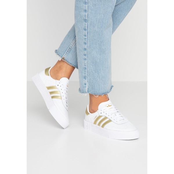 adidas Originals SAMBAROSE Sneakersy niskie footwear white/gold metallic AD111A0T5