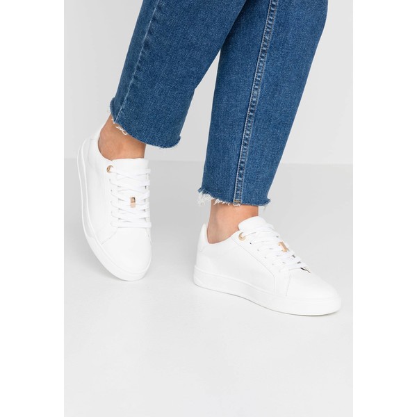 Topshop CABO LACE UP TRAINER Sneakersy niskie white TP711A0E2