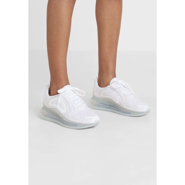 Nike Sportswear AIR MAX 720 Sneakersy niskie white/metallic platinum/pure platinum NI111A0E4