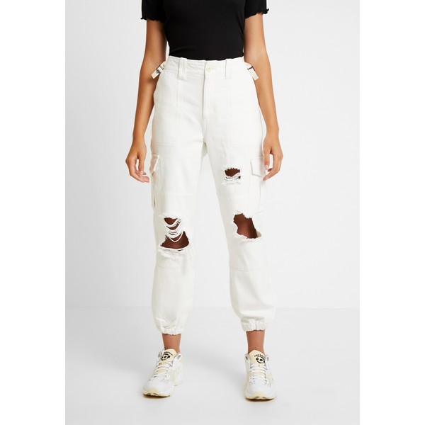 Topshop REMI UTILITY Jeansy Relaxed Fit off white TP721A0MP