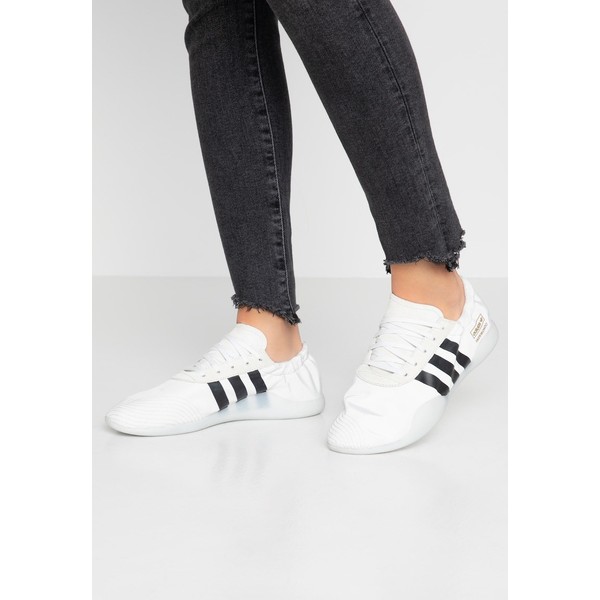 adidas Originals TAEKWONDO TEAM Sneakersy niskie crystal white/core black/footwear white AD111A0U7