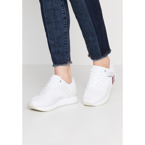 Tommy Hilfiger ACTIVE CITY Sneakersy niskie white TO111A08H