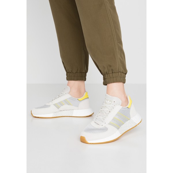 adidas Originals MARATHON TECH Sneakersy niskie raw white/sesame/bright yellow AD111A0SA