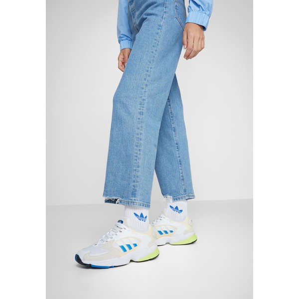 adidas Originals 2000 Sneakersy niskie offwhite/blue bird/footwear white AD111A0WL