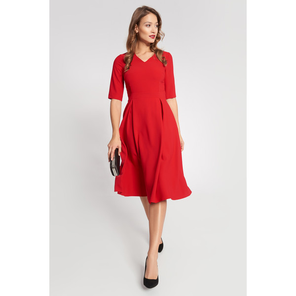 Quiosque Czerwona rozkloszowana sukienka taliowana w pasie 4IW007601