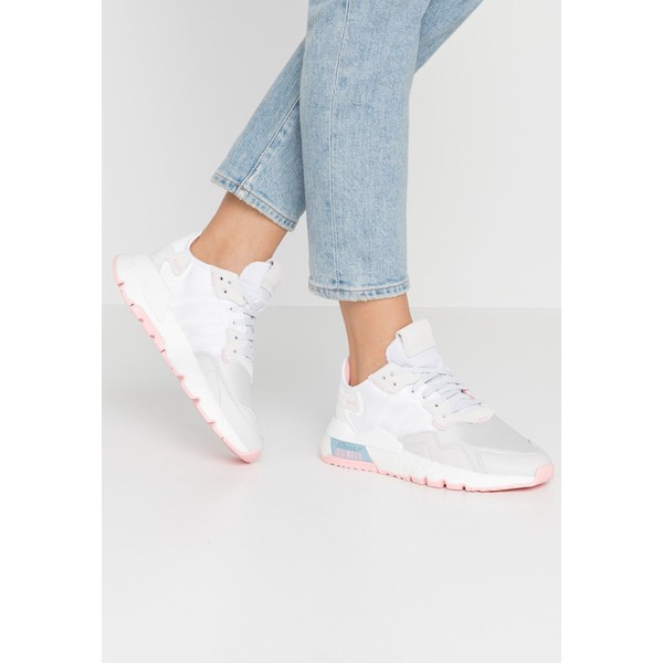 adidas Originals NITE JOGGER Sneakersy niskie footwear white/glow pink/grey one AD111A0YL