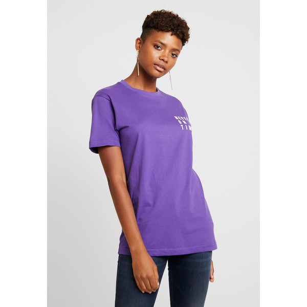 Merchcode LADIES NEVER ON TIME TEE T-shirt z nadrukiem ultra violet MEJ21D02F