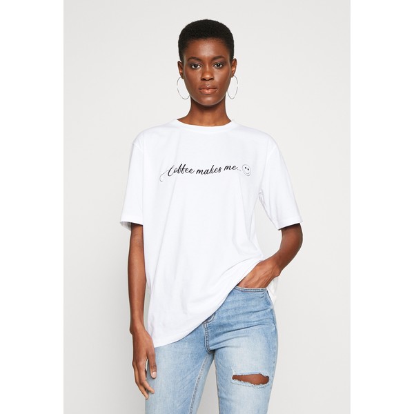 Missguided Tall EXCLUSIVE COFFEE MAKES ME SMILE T-shirt z nadrukiem white MIG21D02P